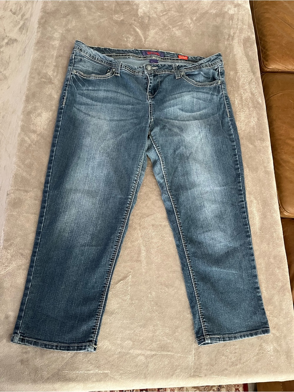 Women’s Mid Wash Blue Stretch cropped Jeans Japanese style stitching